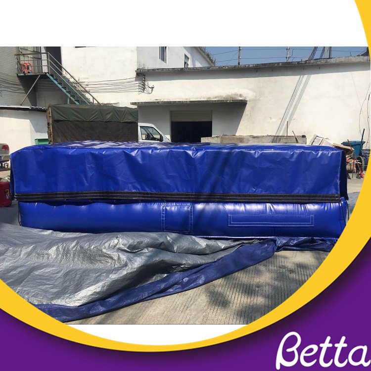 giant trampoline park jump airbag03 гигантский прыжок в батутном парке airbag03