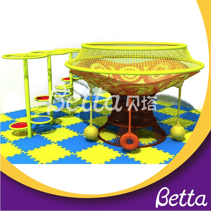 Высокоэнергетическая красочная вязаная игровая площадка.jpg