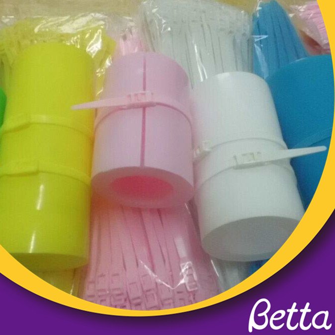Bridas para cables de nailon con bloqueo autom&aacute;tico