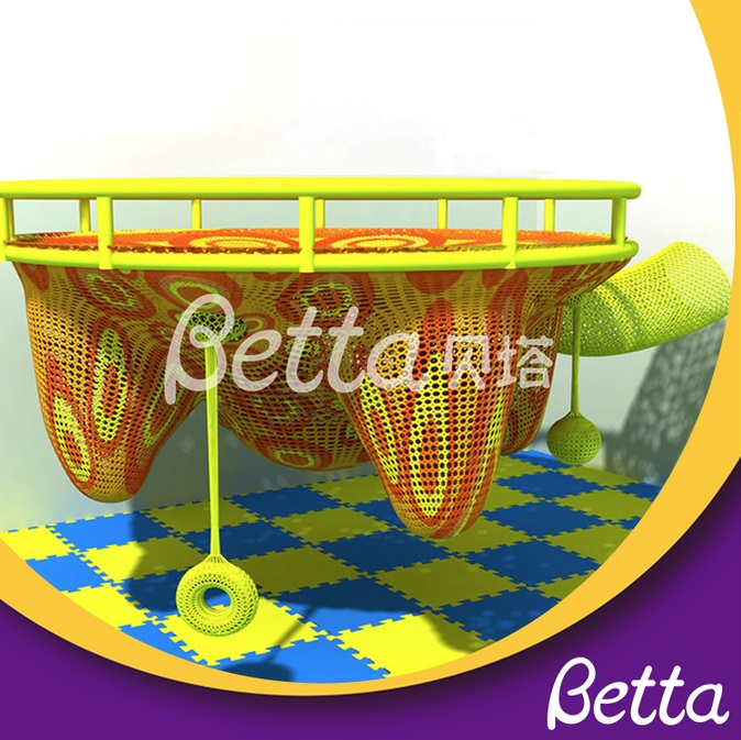 Детская игровая площадка Bettaplay, связанная крючком.jpg
