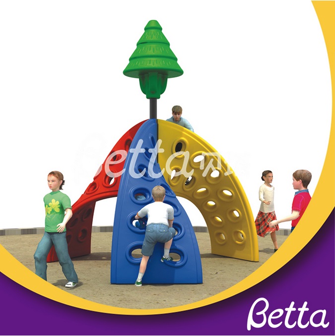 Bettaplay Outdoor Rock Climbing Wall.jpg Muro de escalada en roca al aire libre Bettaplay.jpg