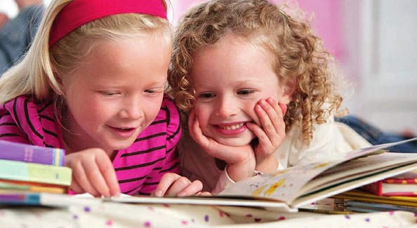 kids play with each other.png أطفال يلعبون مع بعضهم البعض.png