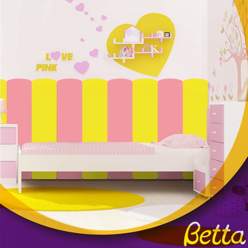 Coussin mural doux Bettaplay pour la maternelle