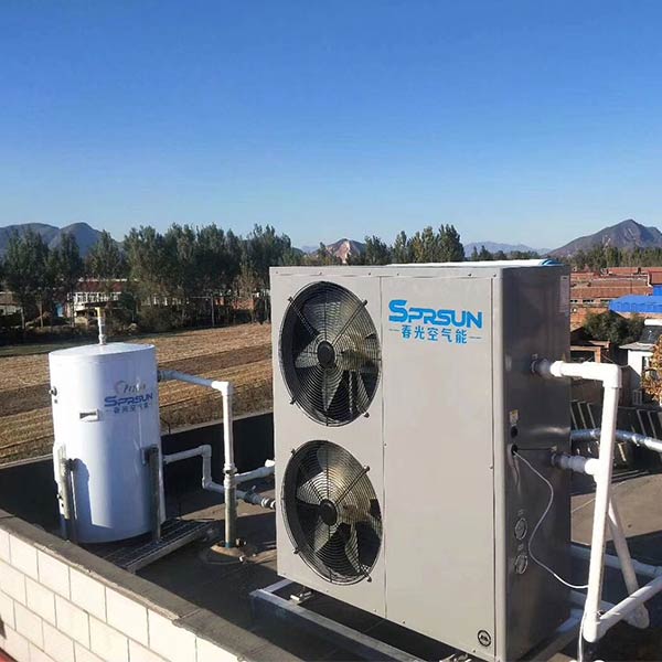 Bomba de calor de fonte de ar SPRSUN instalada no campo